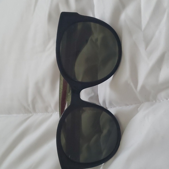 Gucci Sunglasses - Picture 2 of 4
